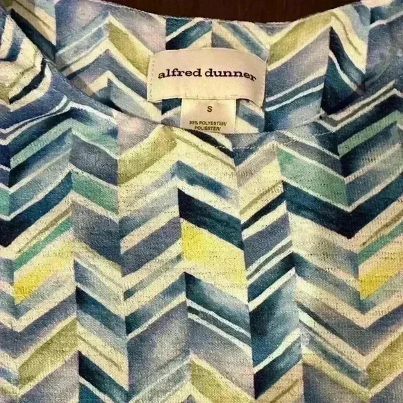 Like New Alfred Dunner Chevron Top with 3/4 Sleeves Size Small - Picture 3 of 3